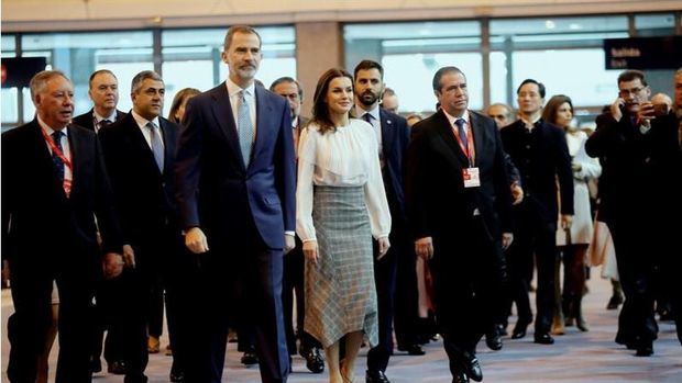 El rey Felipe VI y la reina Letizia, junto al ministro de 
 Turismo dominicano Francisco Javier García, durante la inauguración de la 39 edición de la Feria Internacional de Turismo Fitur, que este año celebra su mayor edición con la participación de 886 expositores y más de 10.487 empresas de 165 países y regiones.