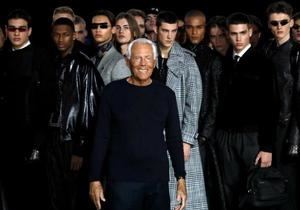 Emporio Armani apuesta por los maxi-plumas en su colección para hombre