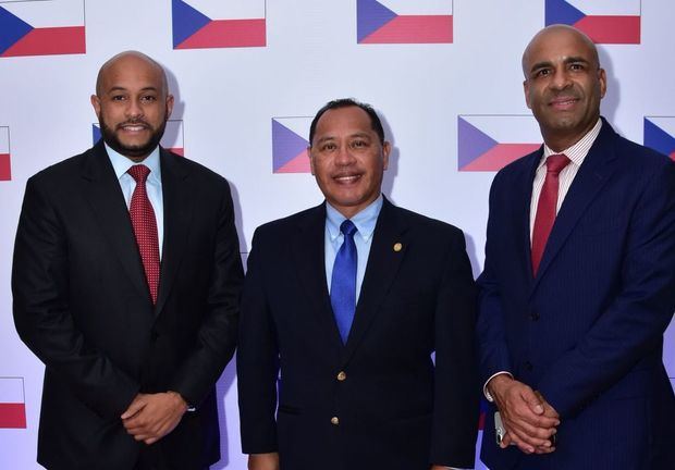 Daniel Guillen, Rudy Coxaj (Embajador De Guatemala) Y Virgilio De La Cruz.