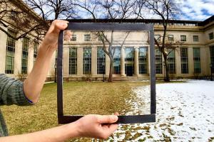 Película transparente que se autorregula para impedir de hasta el 70 % del calor solar