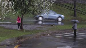 Mayormente soleado con chubascos aislados en algunas localidades
 