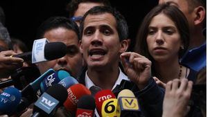 Guaidó también pide ayuda al papa para salir de la crisis 