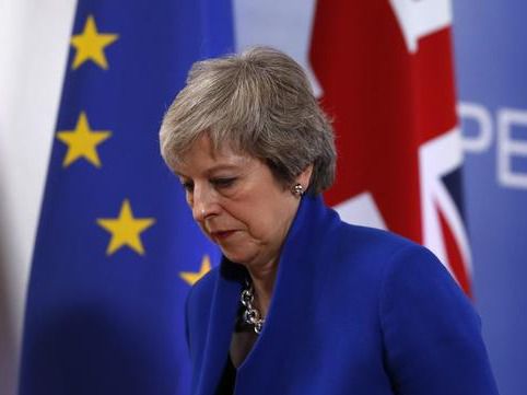 Conservadores y laboristas presionan a May para influir en el 'brexit'. 