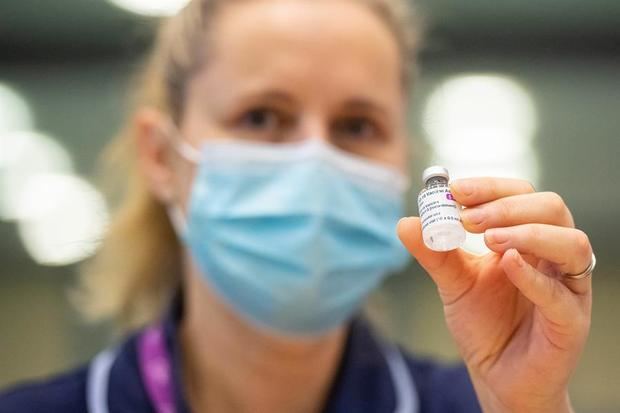 La vacunación reduce las hospitalizaciones en el Reino Unido, según los primeros datos