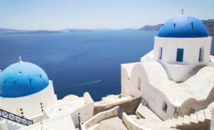 La saturada isla griega de Santorini pide poner un techo al turismo