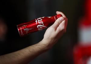 Coca-Cola suspende su publicidad en todas las redes sociales