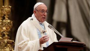  El papa anima a liberarse de los tent&#225;culos del consumismo y el ego&#237;smo 