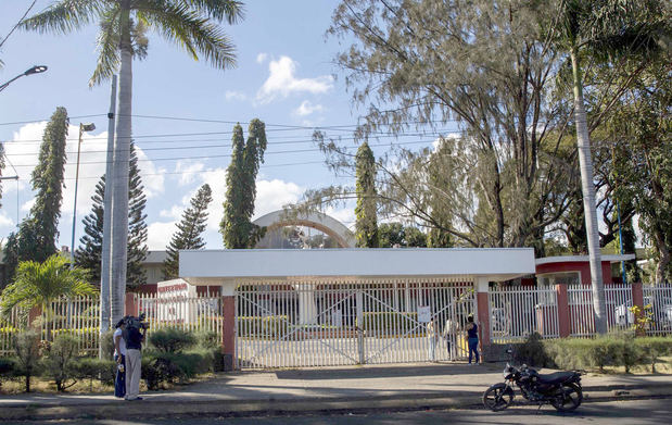 Vista de la fachada de la Universidad Politécnica de Nicaragua (UPOLI), hoy en Managua, Nicaragua.