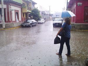 Aguaceros dispersos en algunas provincias por viento del este