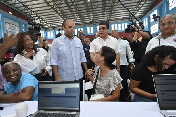 Banreservas lleva Bancarizar es Patria al barrio Los Mina.