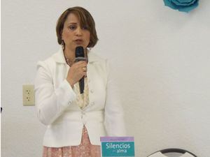 Jacqueline Tineo presenta en Texas libro &#34;Silencios del Alma&#34; 