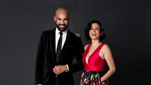 Dafne Guzmán toma de nuevo el mando de la alfombra de los Premios Iris