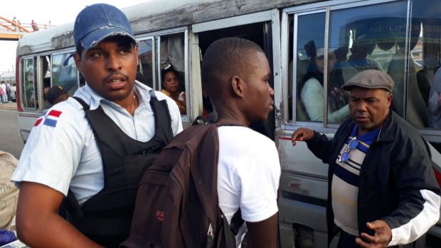 Migración detiene 1,040 indocumentados; deporta 804 hacia Haití