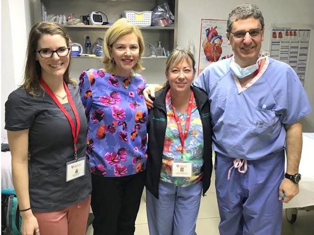 Susana Messina de Caro, Vicepresidente  Administrativa de la  Fundación Heart Care Dominicana junto a  Emma Staniel, Janine Henson y Mariano Brizzio en la  semana quirúrgica.