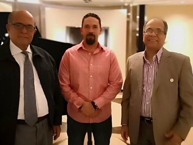 Los doctores José Silié Ruíz, Christian  Guilén y Santiago Valenzuela en la VI Jornada Latinoamericana de Neuropatías Dolorosas celebrada en Lima.