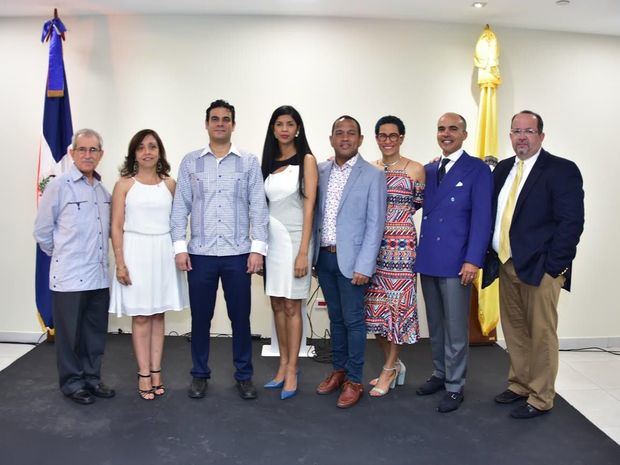 Bolívar Troncoso, Ina Percival, Julio Ferreira, Amanda Adames, Exmin Carvajal, Yira Vermenton, Persio Muñoz y Moisés Rodríguez.