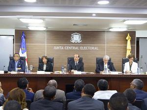 JCE hará audiencia para conocer posición partidos respecto juntas electorales