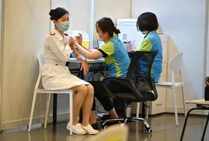 China quiere elevar al 40 % la tasa de vacunación en junio, según un experto