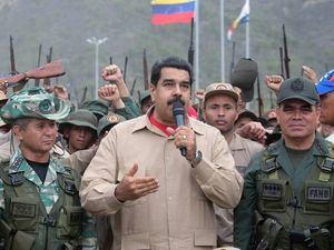 El mensaje de Guaidó no llega a los cuarteles, que Maduro visita