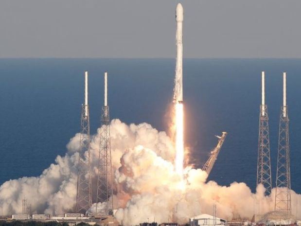 Un cohete Falcon 9 lleva suministros a la Estación Espacial Internacional. (Foto:Fuente Externa).