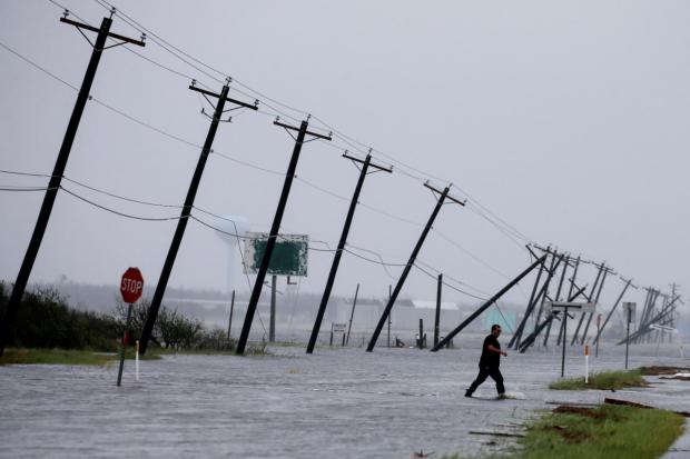 Texas eleva a 16 el saldo provisional de muertes por el huracán Harvey 
