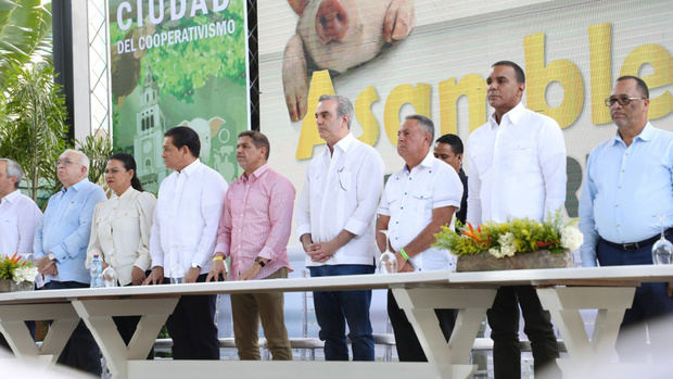 Presidente Abinader reitera compromiso de su Gobierno con sector productor en el 59 aniversario de Coopcibao.