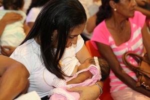 Primera Dama exhorta a promover la lactancia materna