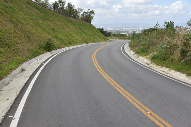 Presidente Abinader inicia en La Vega, obras viales conllevarán inversión de más de 7,000.00 millones de pesos.