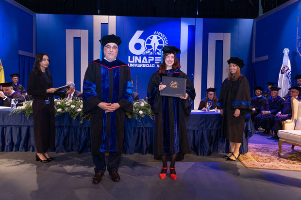 La destacada escritora y filóloga española instó a los institutos de educación superior a liderar una transformación cultural.