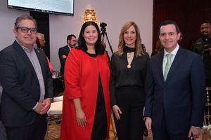 Paul Soto, Julissa Vázquez, María Teresa Ferreiro y Carlos Santelises.