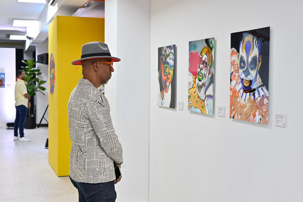 Exposición “El Arte en la Cabeza”, inaugurada en el Comisionado Dominicano
de Cultura en Nueva York.