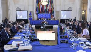 La OEA aprueba una resolución que abre la puerta a la suspensión de Venezuela