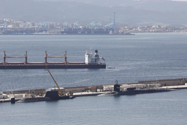 Ecologistas españoles denunciaron este domingo la llegada a la base naval de Gibraltar, colonia británica en el sur de la península ibérica, de un segundo submarino de propulsión nuclear.