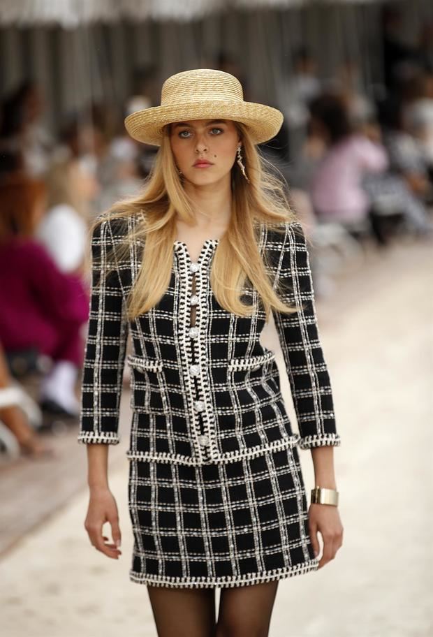 Chanel vuelve a sus raíces más 'chic' con un desfile en Mónaco