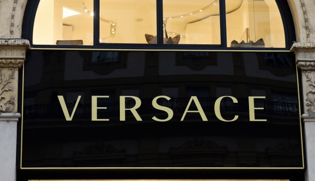 Versace se suma a las firmas compradas por extranjeros que pierde Italia