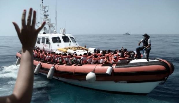 Embarcación con migrantes