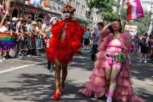 La Marcha del Orgullo en Nueva York celebra la diversidad con miles de colores del arcoíris