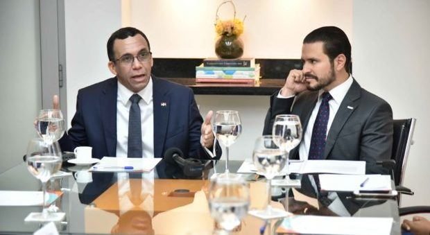 Andrés Navarro, junto al presidente de ANJE, Guillermo Juliàn. 