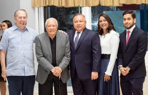 Eduardo Selman, Fernando Casado, Homero Luis Lajara Sola, Luz Fermín de Lajara, y Luis Homero Lajara Fermín.
