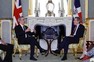 Abinader se reúne en Londres con el ministro británico para Américas y Caribe