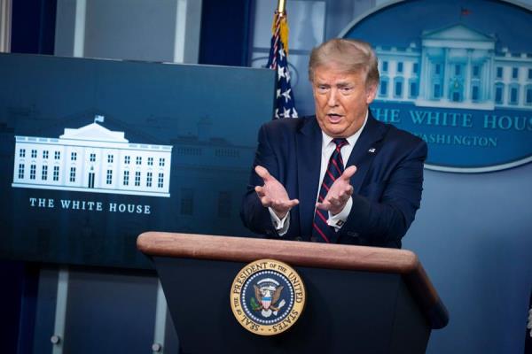 El presidente de EE.UU., Donald J. Trump, habla durante una rueda de prensa sobre el coronavirus, este 21 de julio de 2020, en la Casa Blanca. 