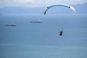 El parapente, una aventura para descubrir el paraí­so aéreo en Costa Rica