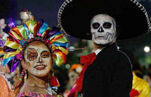 Miami se llena de esqueletos, catrinas y mariachis por el Día de Muertos.