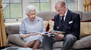 La tierna imagen de Isabel II y Felipe de Edimburgo en su 73 aniversario de boda