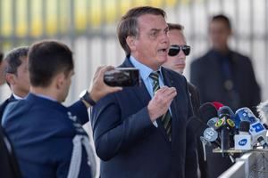 Medios brasileños anuncian que no cubrirán más a Bolsonaro en su residencia
