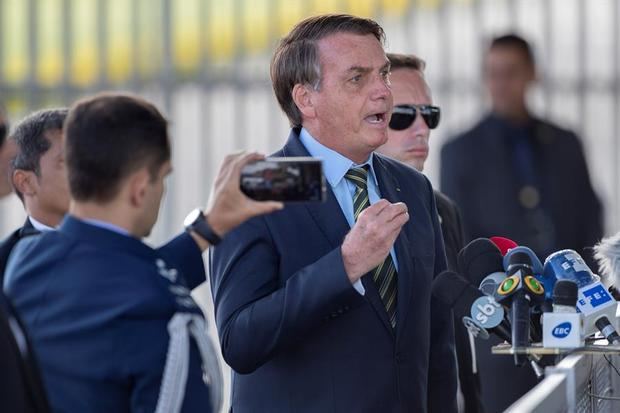 En la imagen, el presidente de Brasil, Jair Bolsonaro, ofrece una conferencia de prensa desde su residencia oficial, Palacio do Alrorada, en Brasilia, Brasil.