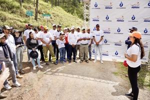El acto central tuvo lugar en la ribera del río Higüero, en La Cuaba, con la presencia del viceministro de Recursos Costeros y Marinos del Ministerio de Medio Ambiente.