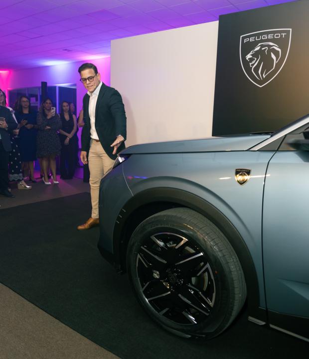 Joel Puello, gerente de Ventas de Peugeot.