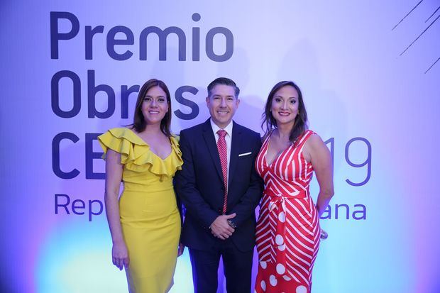 Yamile Henríquez y Juan Felipe Muoz y Claudia Romero.