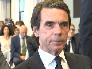 Aznar defiende una 